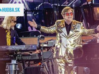 Elton John prišiel o zrak