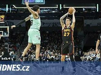 Atlanta natáhla v NBA vítěznou sérii, k triumfu nad Charlotte přispěl i Krejčí