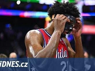 Philadelphii táhl maskovaný Embiid. Milwaukee po výhře v NBA Cupu padlo