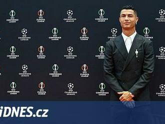 Trošku zima, hlásí polonahý Ronaldo. Rodinu vyvezl do Laponska