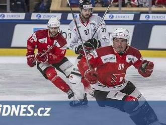 ONLINE: Začíná Spengler Cup, Pardubice hrají na úvod skupiny proti Fribourgu