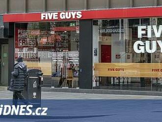 První fast food Five Guys v Česku se opět odkládá. Otevřít chtěl v létě