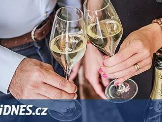 Sekt, prosecco nebo šampaňské. Šumivá vína ke konci roku patří