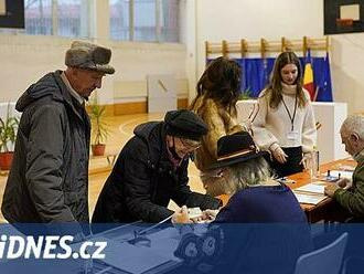 Rumunské volby vyhráli sociální demokraté, získali skoro čtvrtinu hlasů