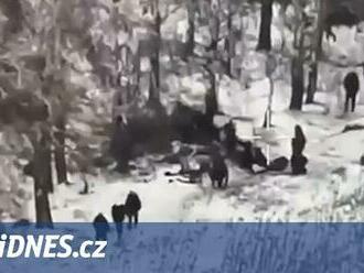 VIDEO: Lidská vlna. Ukrajinci natočili bitvu se Severokorejci v Kurské oblasti