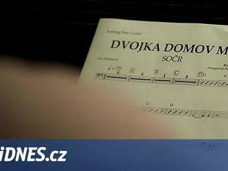 VIDEO: Praha 2 má svůj unikát, hymnu Dvojka domov můj. Ohlasy jsou smíšené