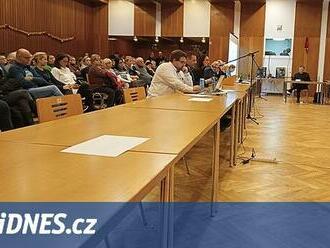 Lid ani opozice šéfku špitálu v Nymburku nezachránily. Bude se bránit právní cestou