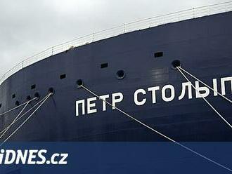 Ruský tanker s LNG měsíce neúspěšně hledal kupce, objel půlku světa