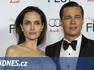 Angelina Jolie a Brad Pitt se po osmi letech dohodli na rozvodovém vyrovnání