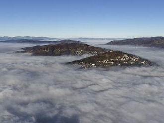 Najhoršie v Európe, tretie na svete. Sarajevo dusí hustý smog, úrady odporučili nevychádzať