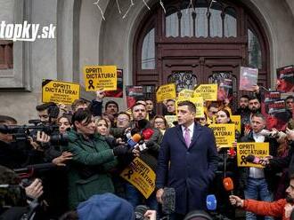 Stúpenci Georgesca v Bukurešti protestovali proti zrušeniu prezidentských volieb