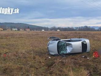 Ďalšia tragédia! Vodič pri Martine prešiel do protismeru a s autom sa prevrátil: Jeho spolujazdkyňa zomrela