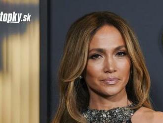 Jennifer Lopez DRÁŽDI v priesvitnom tope: Z tohto mužom padne sánka... V hlavnej úlohe - PRSIA!