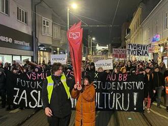 Nespokojní zástupcovia kultúrnej obce vyšli do ulíc: Nechýbali zvučné mená slovenského šoubiznisu