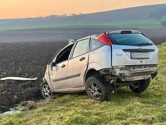 Na ceste vyhasol život mladého muža  , auto sa niekoľkokrát PREVRÁTILO: Záchranári už nič nezmohli