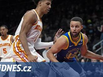 Ani 60 bodů nestačilo. Curry zářil, Warriors však padli. Série New Yorku skončila