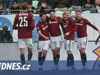 Nejen Sparta dala zkraje jara tři góly. Zazářilo poslední Dynamo, Baník narazil