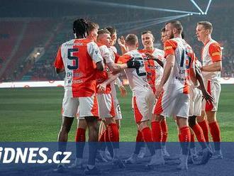 Slavia - Jablonec 4:3, bláznivý zápas rozsekl Jurečka. Hosté favorita trápili