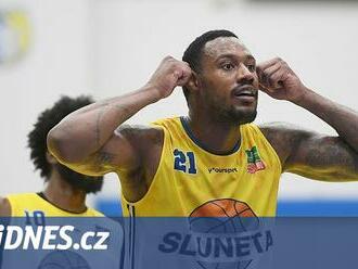 Máš odstáté uši! A srdíčko pro rozhodčí. Gesta jitřila basketbalové derby