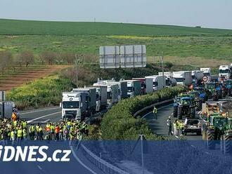 Protesty zemědělců zmařily start cyklistického závodu Kolem Andalusie