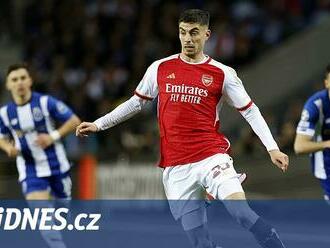 Arsenal padl v Portu gólem z poslední minuty. Neapol remizovala s Barcelonou