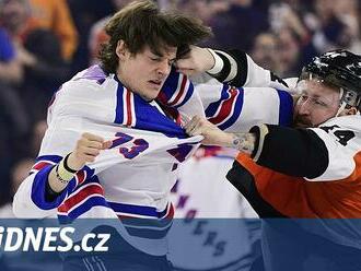 Když je na ledě, bolí to. NHL obchází nový ranař, za pět zápasů stihl tři bitky