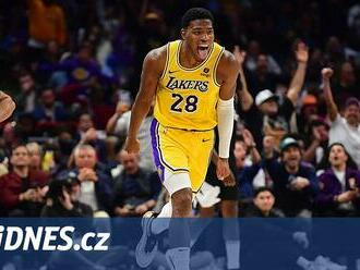 Basketbalisté LA Lakers díky parádnímu závěru otočili derby proti Clippers