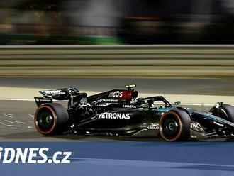 Nejrychlejší čas v úvodních trénincích na Velkou cenu Bahrajnu F1 zajel Hamilton