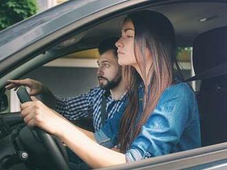 Řidičák na zkoušku: První hříšníci se musí vrátit do autoškoly, jinak mají smůlu