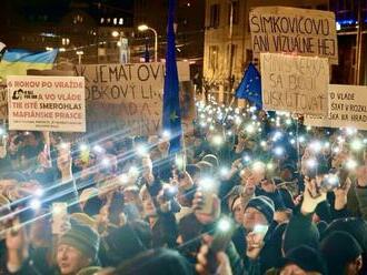 Na protivládne protesty v Bratislave a Košiciach prišli tisíce ľudí. Demonštruje sa aj v zahraničí