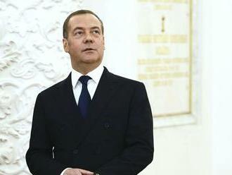 Medvedev: Moskva sa bude usilovať pomstiť sa za sankcie Západu