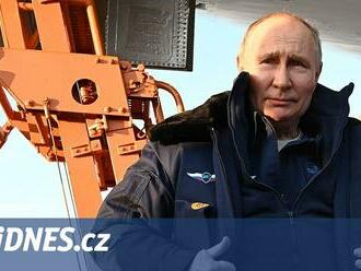 Putin se proletěl bombardérem Tu-160M schopným nést jaderné zbraně