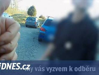 Šofér ujížděl devadesátkou. Auto jsem jen tlačil, tvrdil pak policistům