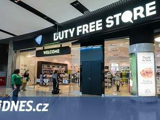 Neprodloužili jí smlouvu, tak si letuška vybila vztek v duty free shopu