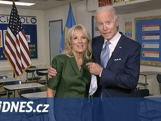 Klíčem k dlouhému manželství je dobrý sex, řekl Biden podle nové knihy