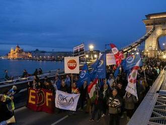 Stovky protestujúcich v Budapešti vyzývali na odstúpenie prezidentky