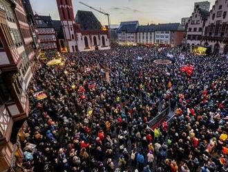 V Nemecku pokračovali protesty proti pravicovému extrémizmu, prišli tisíce ľudí