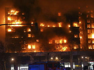 Ohnivé inferno. Vo Valencii horí 14-poschodový dom so 138 bytmi: Sedem zranených