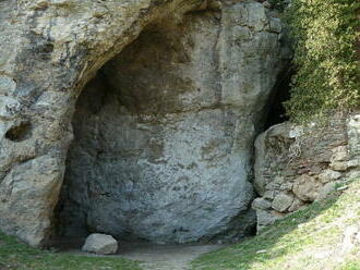 Kosti nájdené v nemeckej jaskyni prepisujú ranú históriu Homo sapiens v Európe