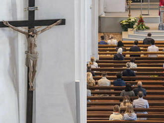 Farárovi v talianskej dedinke naliali pred omšou do čiaš s vodou a vínom bielidlo