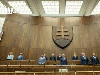 Poslanci budú v debate k novele Trestného zákona pokračovať v stredu ráno