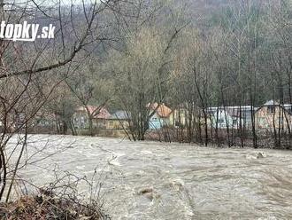 Rieka Revúca dosahuje tretí povodňový stupeň: Mesto ju monitoruje