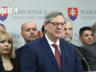 Susko zvolá v súvislosti so zrušením dotácií zasadnutie rady pre ľudské práva