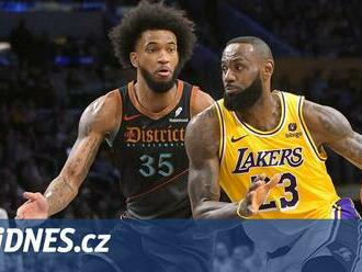 James se v NBA přiblížil další magické hranici, Wembanyama předčil Holmgrena