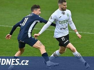 Karviná - Slovácko 1:3, víc než poločas v deseti. Domácí vedení neudrželi