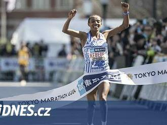 Kipruto a Kebedeová vyhráli Tokijský maraton, Kipchogeovi se nedařilo