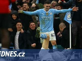 Manchesterské derby ovládli City. Dva góly dal Foden, skvěle se trefil i Rashford