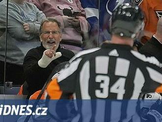 Kouč Philadelphie Tortorella se vzepřel rozhodčím, dostal stopku i pokutu