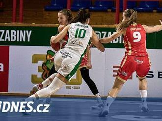 Basketbalistky USK vyhrály jasně v Hradci Králové, Žabiny deklasovaly Slavii