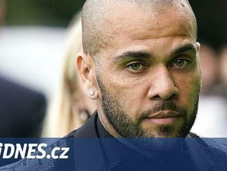 Alves si měsíc po rozsudku požádal o dočasné propuštění z vězení